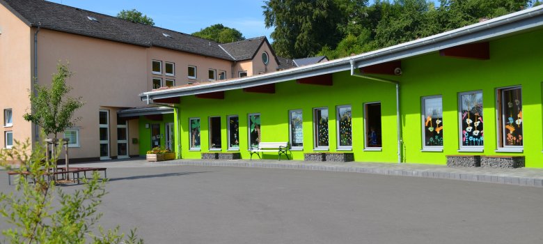 Exterior photo of Mettendorf elementary school